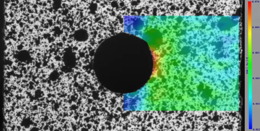 STRAIN CONCENTRATION ON A NOTCHED SAMPLE: DIC VS. FEM 5 2 2
